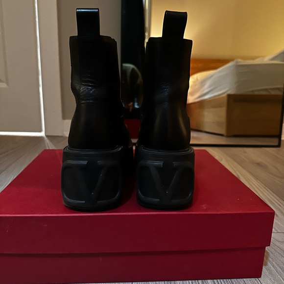 Valentino V logo platform boots - Picture 9 of 13